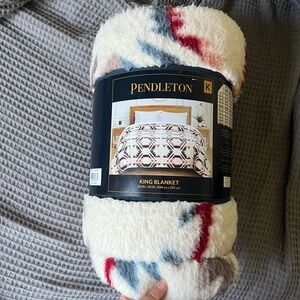 Pendleton King Size Fleece Blanket NWT